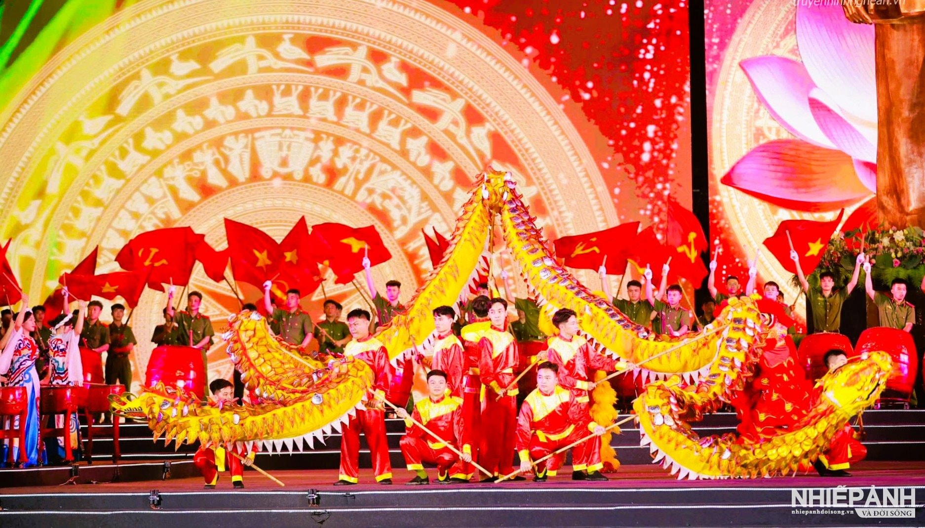 W_man-bieu-dien-trong-hoi-do-doan-nghe-thuat-trong-hoi-hoc-vien-canh-sat-nhan-dan..jpg