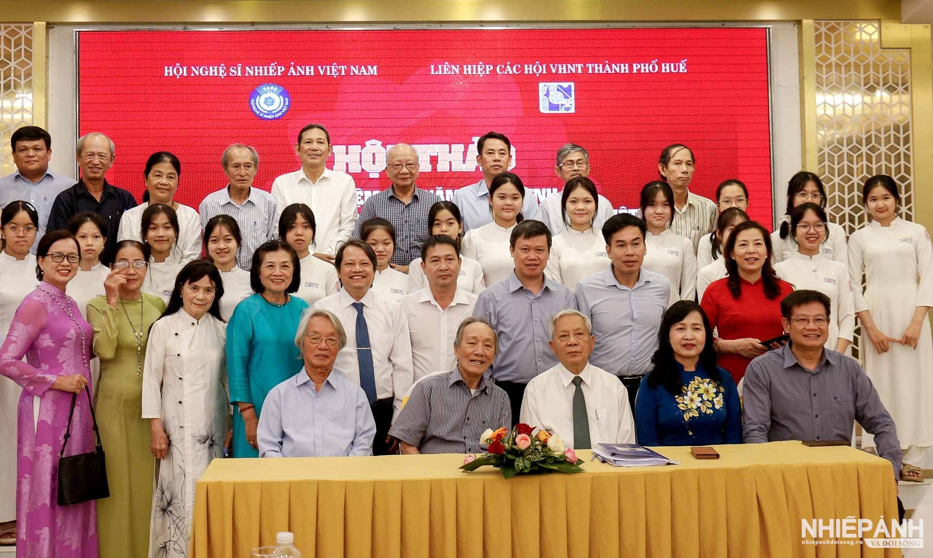 W_cac-dai-bieu-chup-luu-niem-tai-hoi-thao_1.jpg