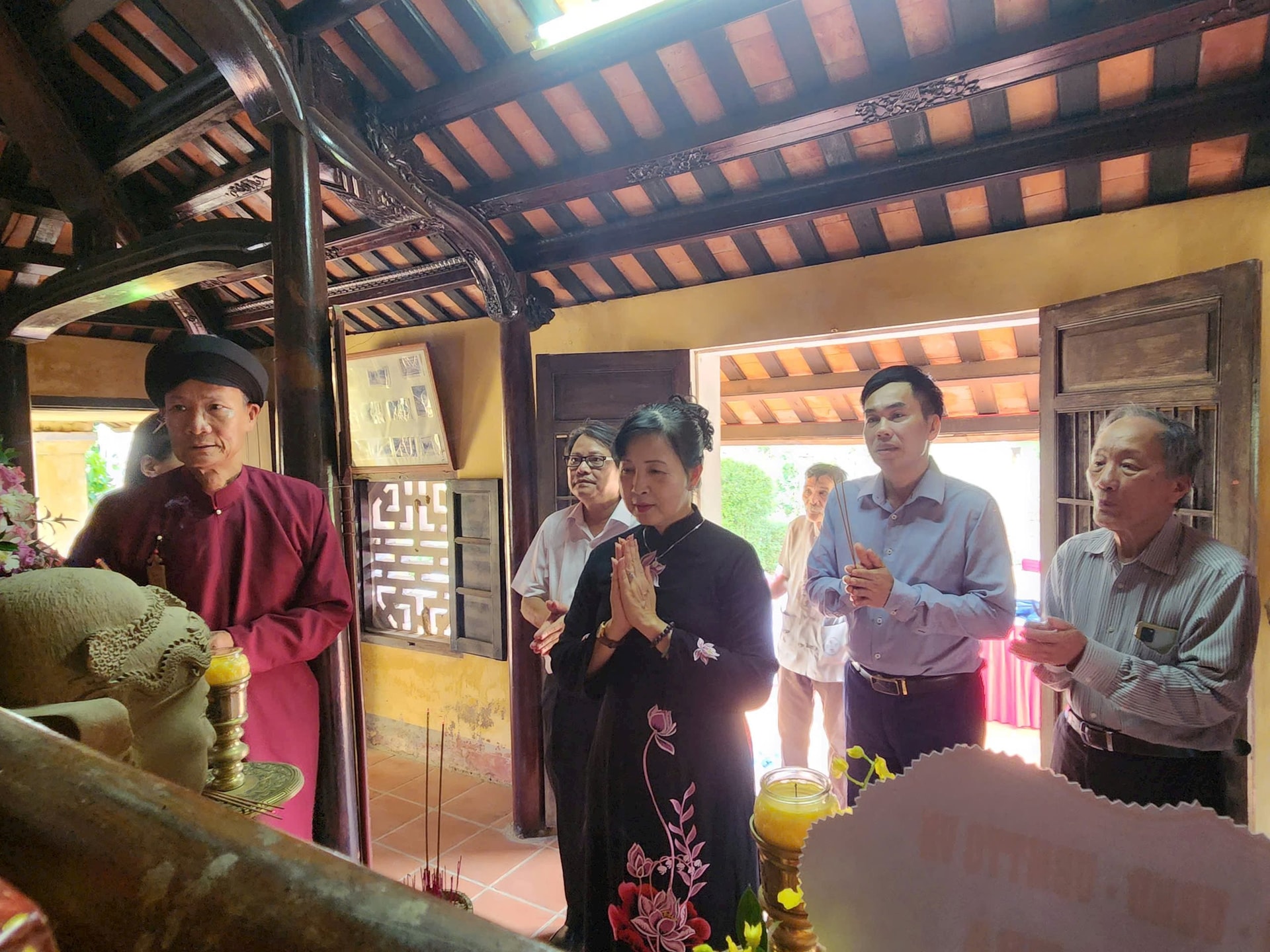 Hội Nghệ sĩ Nhiếp ảnh Việt Nam tổ chức lễ dâng hương, dâng hoa tại Nhà thờ cụ Đặng Huy Trứ