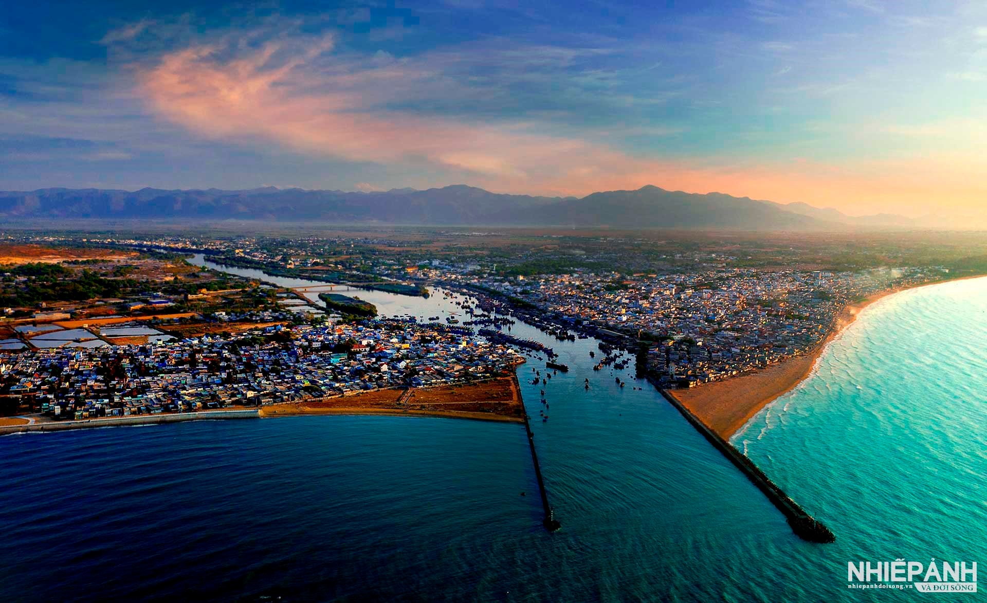W_72.cua-bien-phan-ri-huynh-trong-lang.jpg