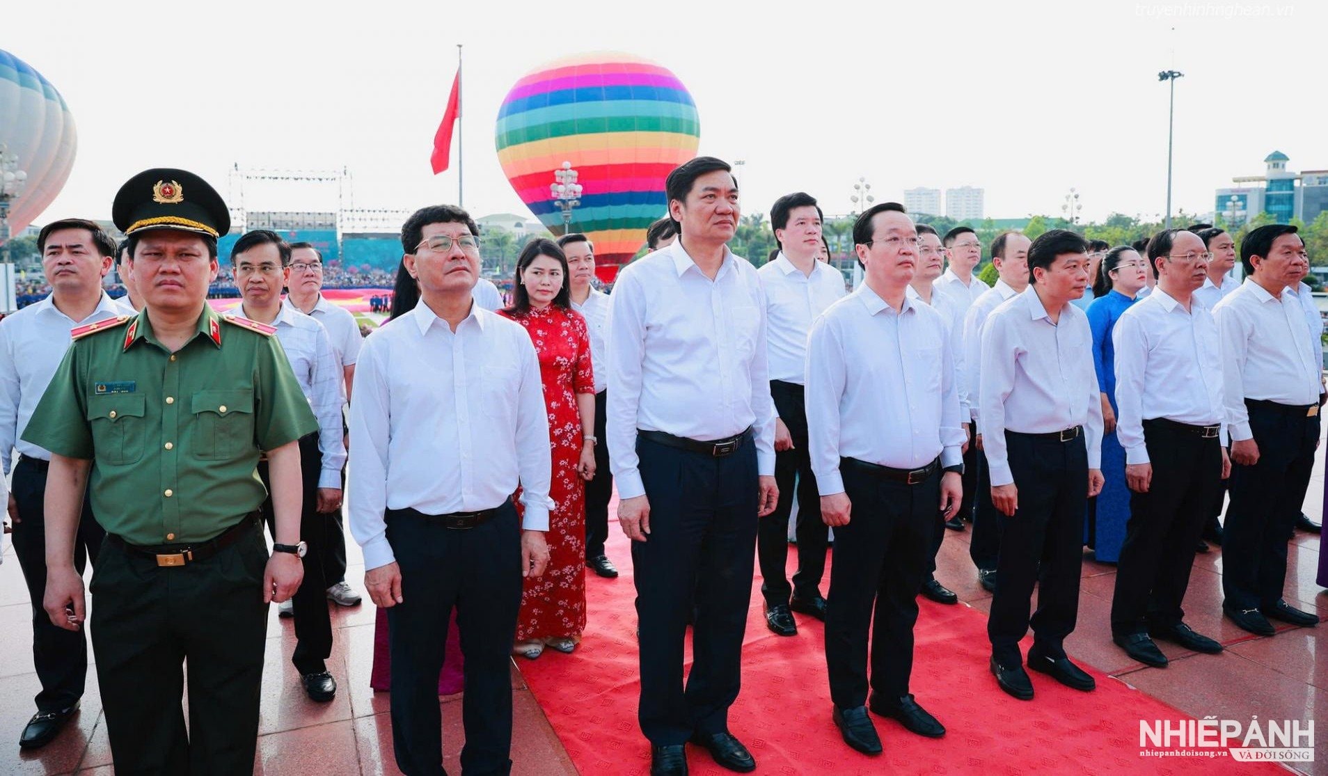 W_cac-dong-chi-lanh-dao-tinh-va-cac-ban-so-nganh-tham-du-le-chao-co-va-bay-dai-ky-to-quoc-nhan-ky-niem-135-nam-ngay-sinh-chu-tich-ho-chi-minh-1951890-1952025-..jpg