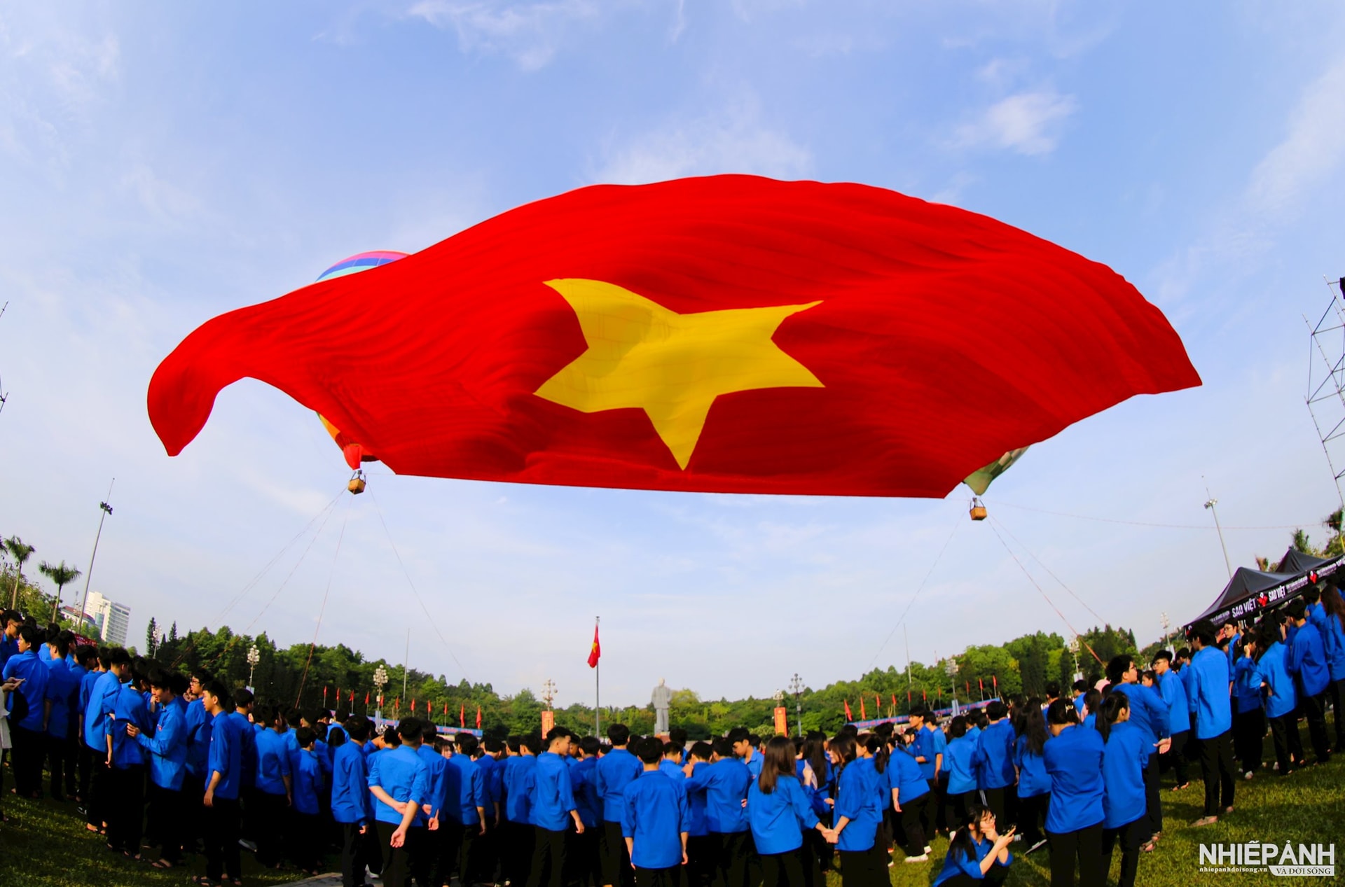 W_quang-canh-buoi-le..jpg