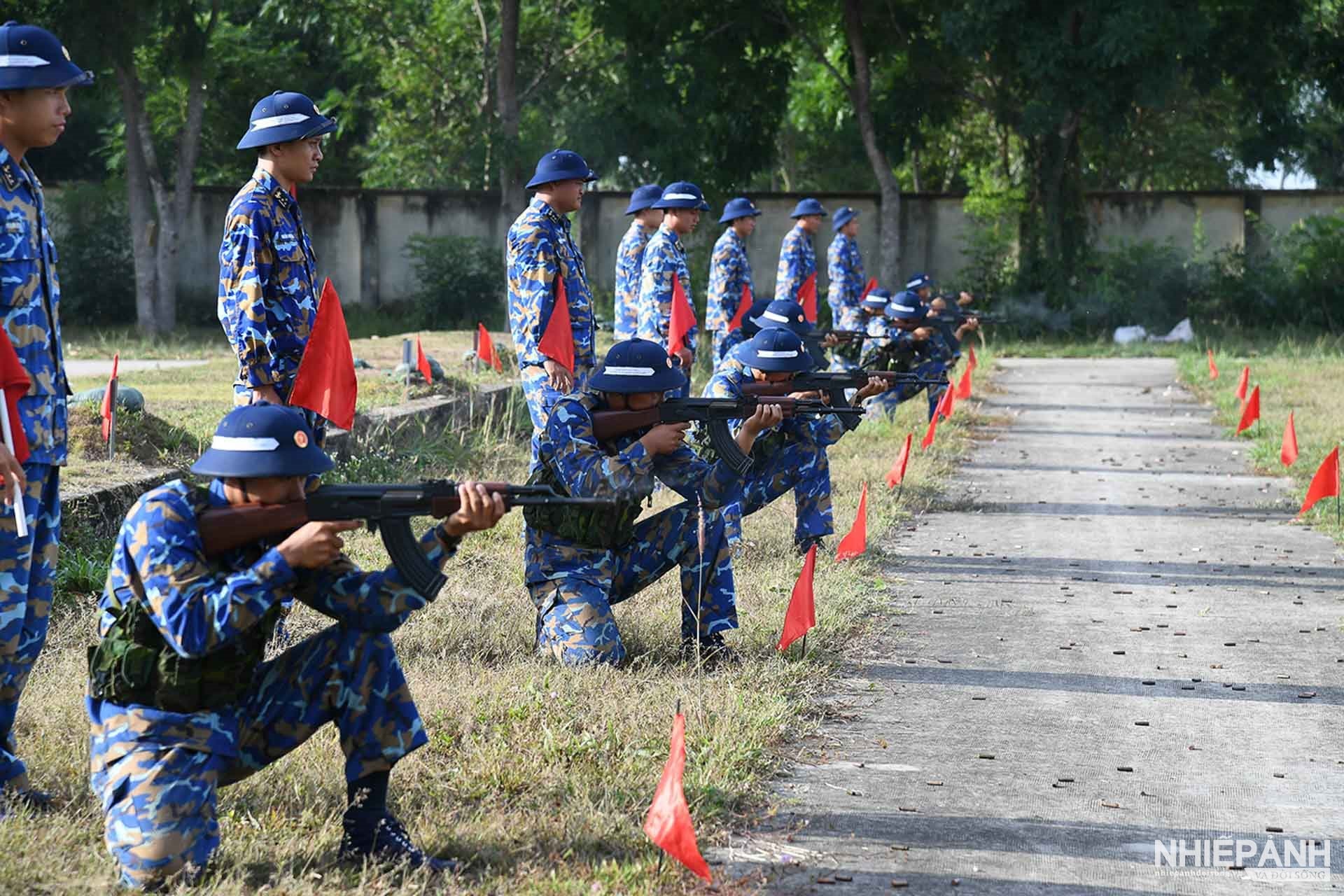 W_3.-loat-dan-dau-tien-duoc-cac-chien-si-thuc-hien-mot-cach-bai-ban.jpg