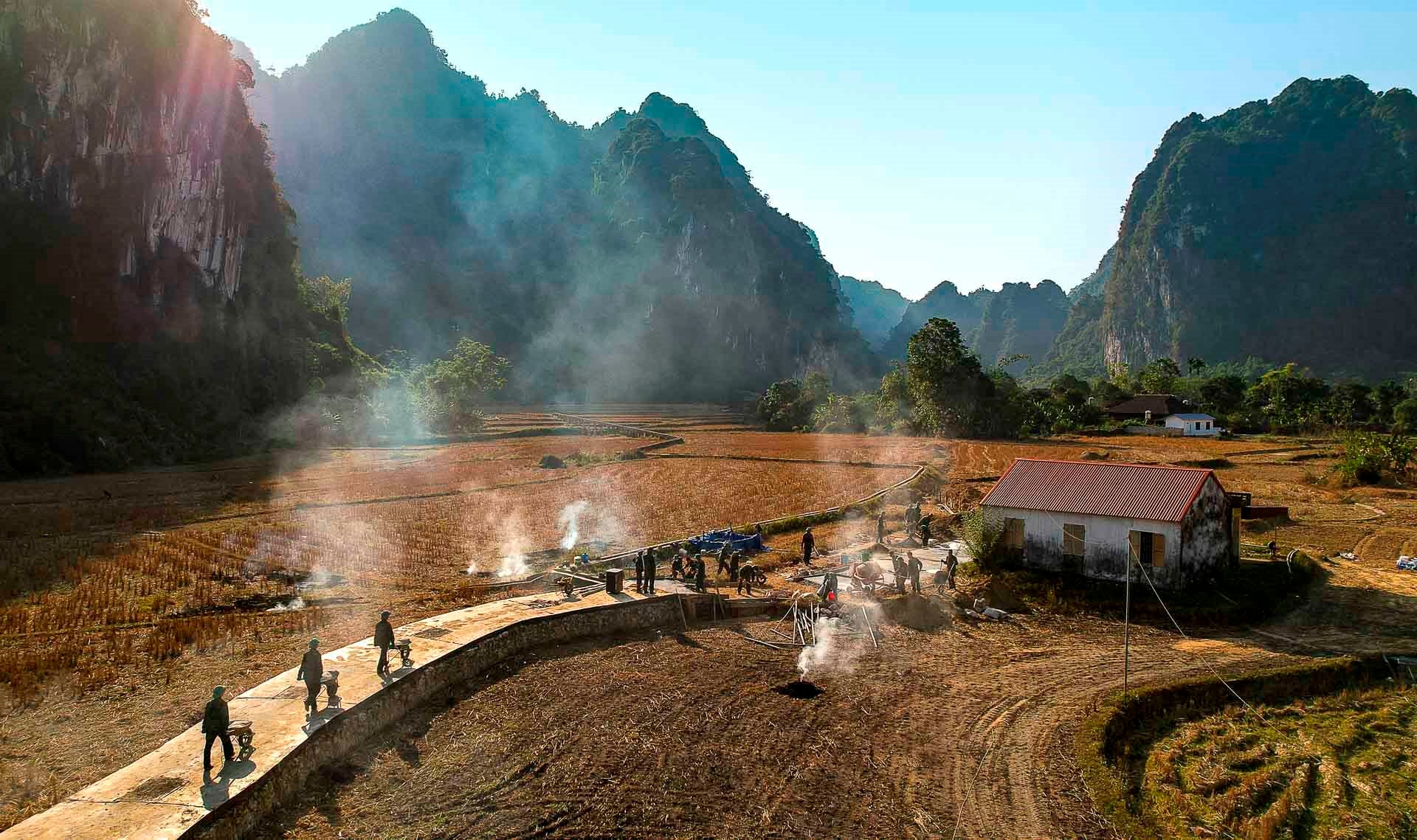 b-do-khanh-van-nhung-con-duong-dang-mo.jpg