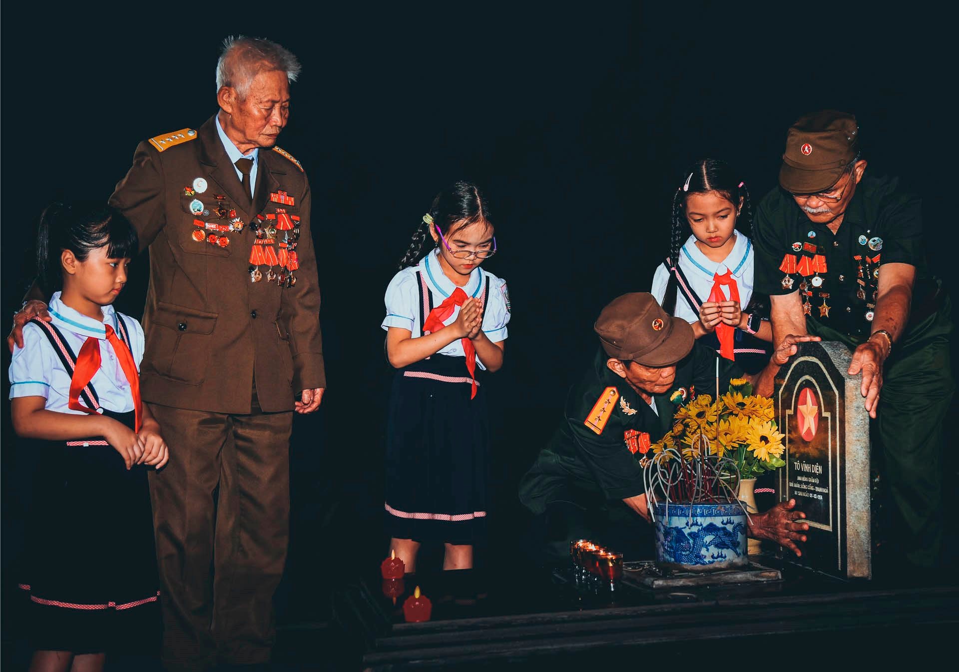 kk-mai-luong-giap-thang-7-ve-tham-dong-doi-cu.jpg