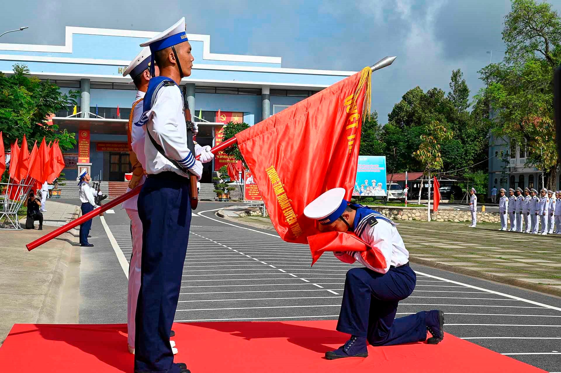 3.-binh-nhi-nguyen-hoang-duy-dai-doi-1-tieu-doan-1-dai-dien-hon-1.000-chien-si-moi-tuyen-the-duoi-quan-ky-quyet-thang.jpg