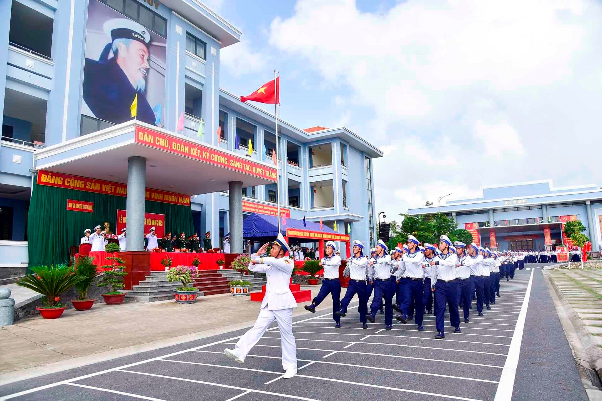 4.-nhung-buoc-chan-deu-tam-tap-cua-chien-si-tre..jpg
