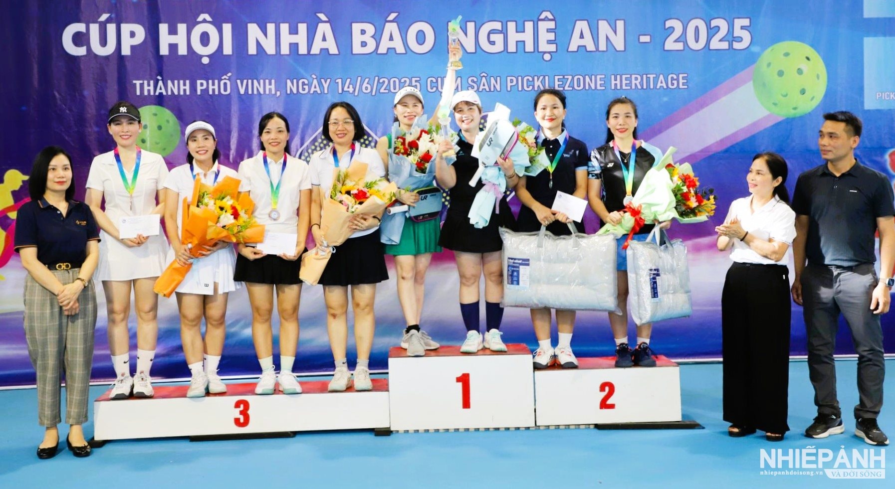 W_16.trao-giai-cho-cac-cap-vdv-dat-giai-o-noi-dung-doi-nu-khong-gioi-han-do-tuoi..jpg