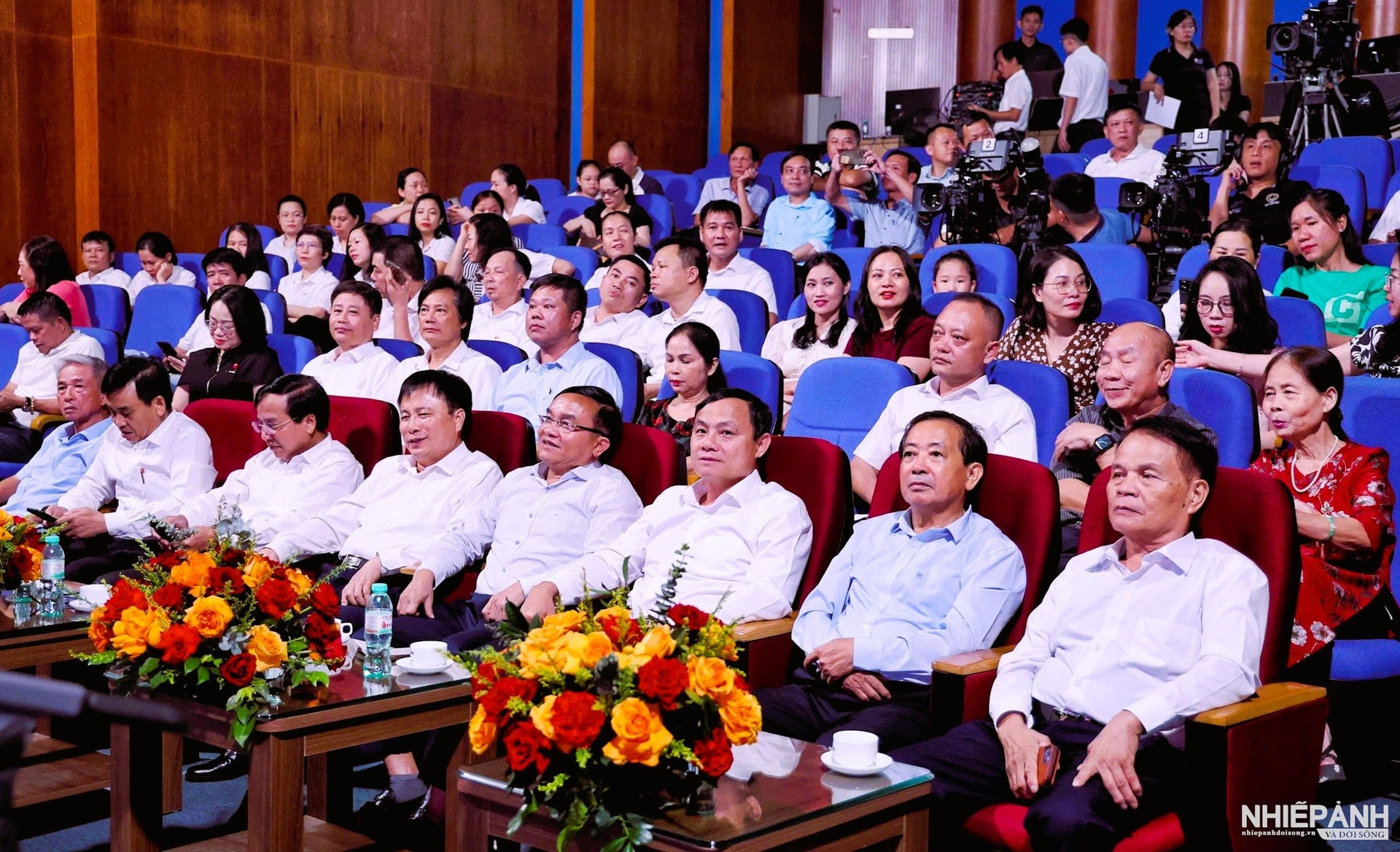 W_cac-dai-bieu-du-chuong-trinh-giao-luu-lua-but.jpg