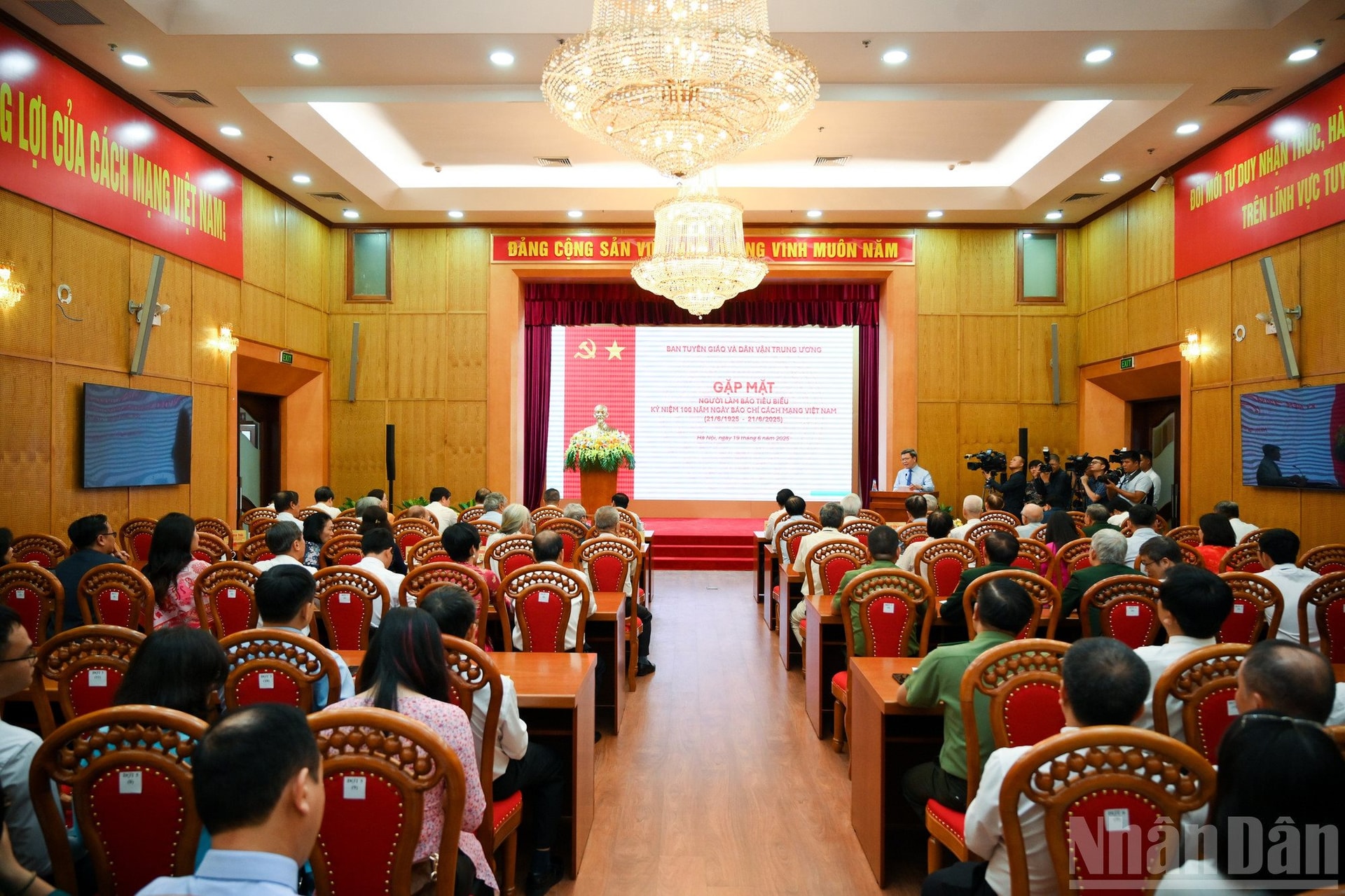 ban-tuyen-giao-gap-mat-bao-chi-2577.jpg