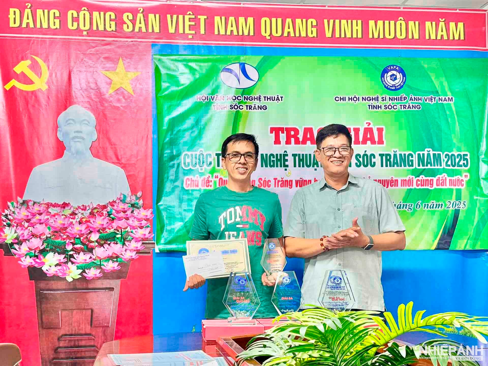 W_anh-ban-to-chuc761-cuoc-thi-trao-giai-nhat-cho-tac-gia-hong-bao-toan.jpg