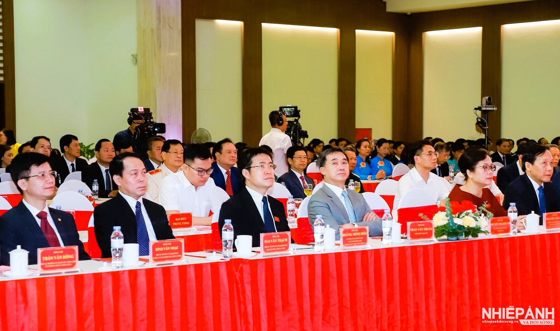 W_cac-dai-bieu-trung-uong-du-le-cong-bo.-anh-thanh-duy.jpg