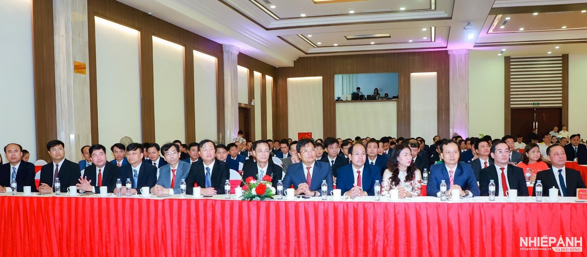 W_cac-dong-chi-bi-thu-dang-uy-130-xa-phuong-tai-le-cong-bo.-anh-thanh-duy..jpg