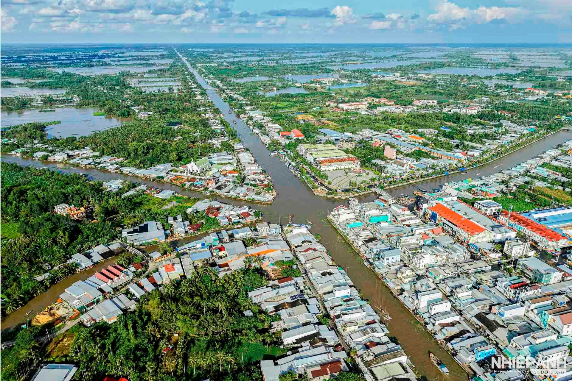 W_kk1-nga-nam-doi-moi-le-quoc-truong.jpg