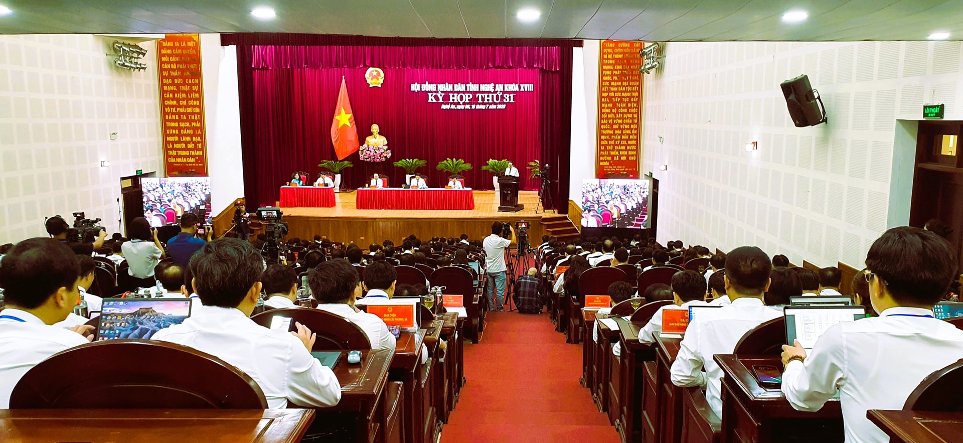 W_1.quang-canh-ky-hop-thu-31-hdnd-tinh-nghe-an-khoa-xviii-nhiem-ky-2021-2026..jpg
