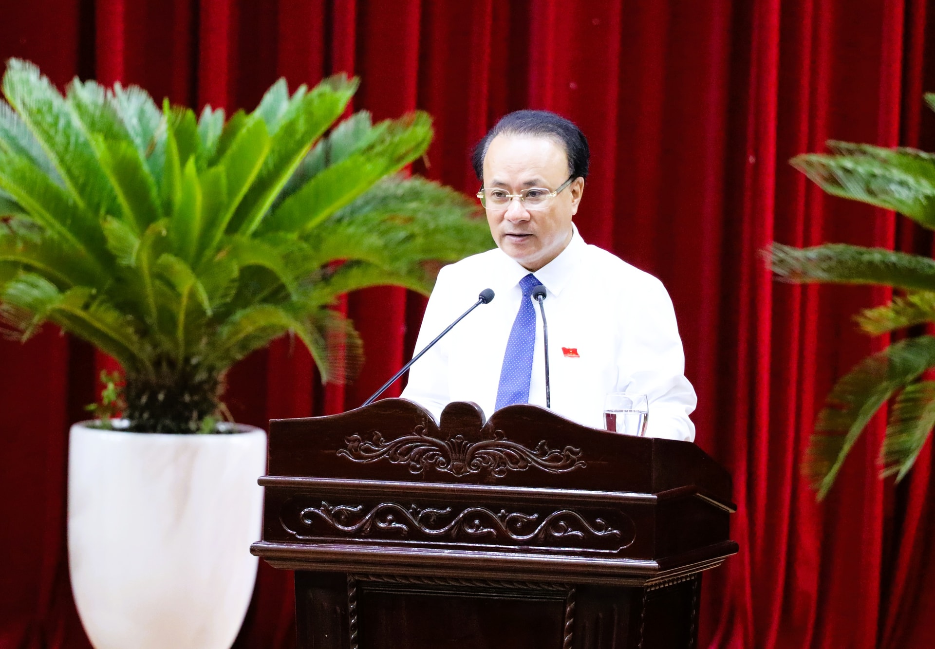 W_dong-chi-nguyen-nam-dinh-uy-vien-ban-thuong-vu-tinh-uy-pho-chu-tich-thuong-truc-hdnd-tinh-trinh-bay-bao-cao-cac-to-trinh-du-thao-nghi-quyet-do-thuong-truc-hdnd-tinh-trinh-ky-hop..jpg