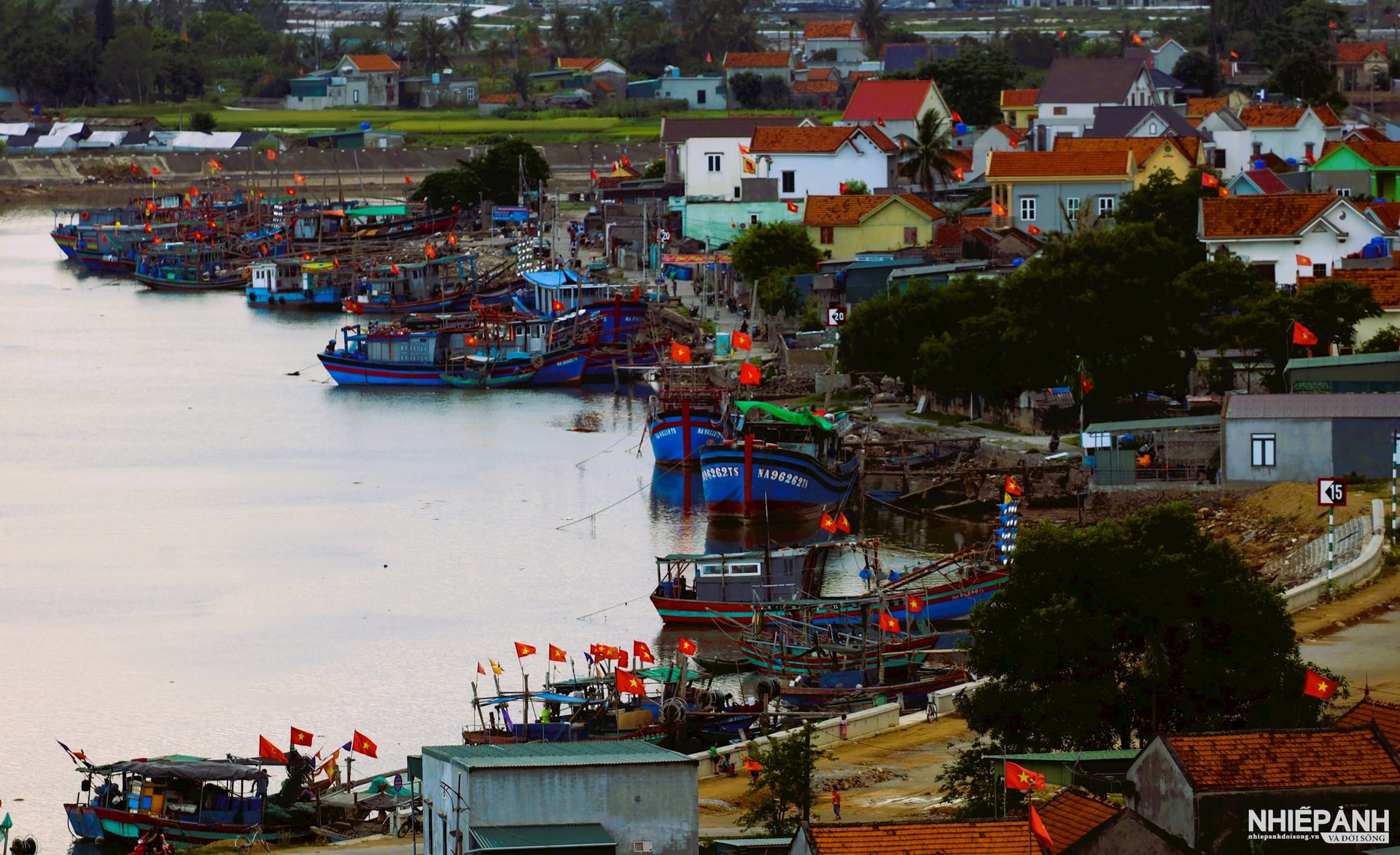 W_6.lang-chai-ben-song-hoang-mai-anh-tran-duy-ngoan.jpg