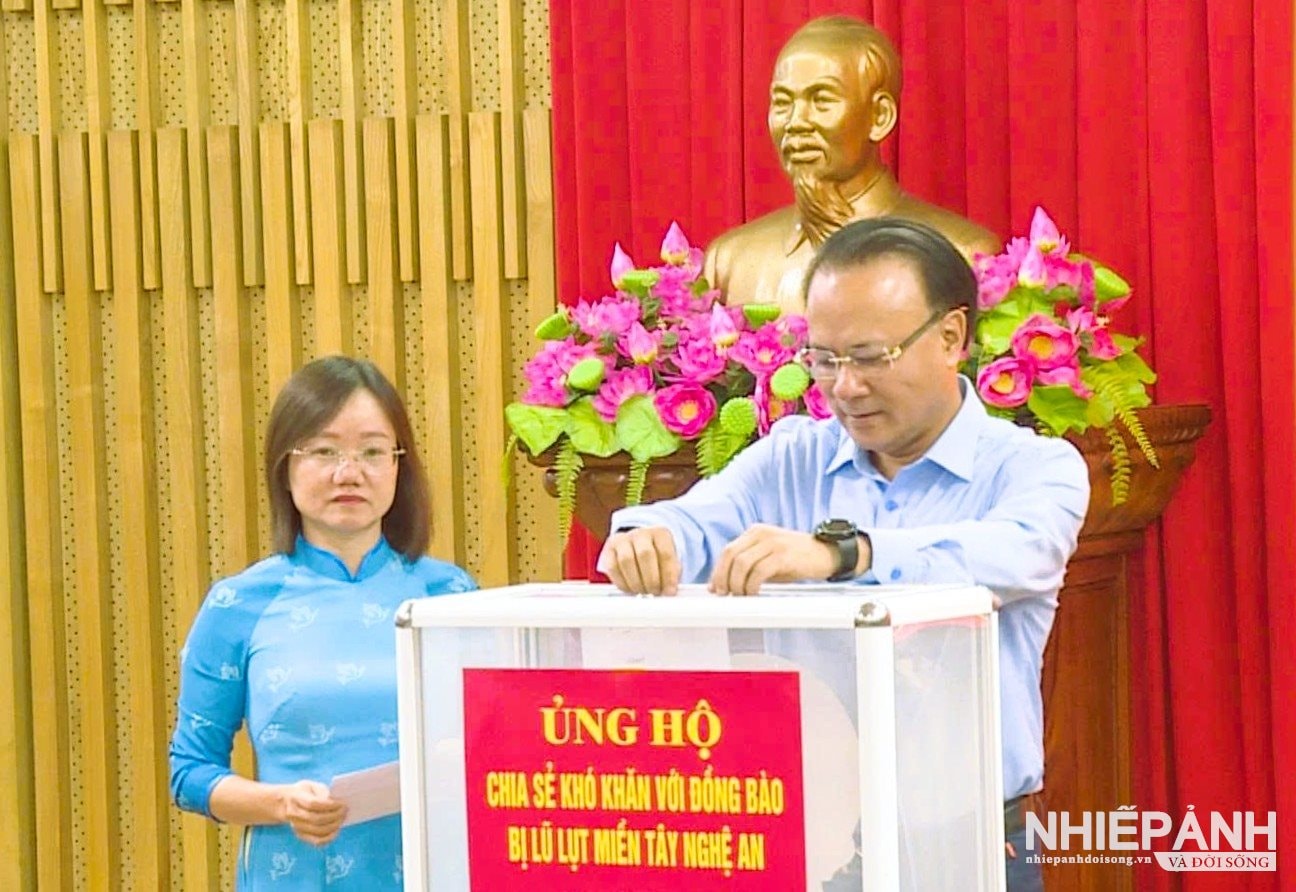 W_15.van-phong-doan-dau-bieu-quoc-hoi-hdnd-tinh-nghe-an-ung-ho-dong-bao-bi-lu-lut-mien-tay-nghe-an.jpg