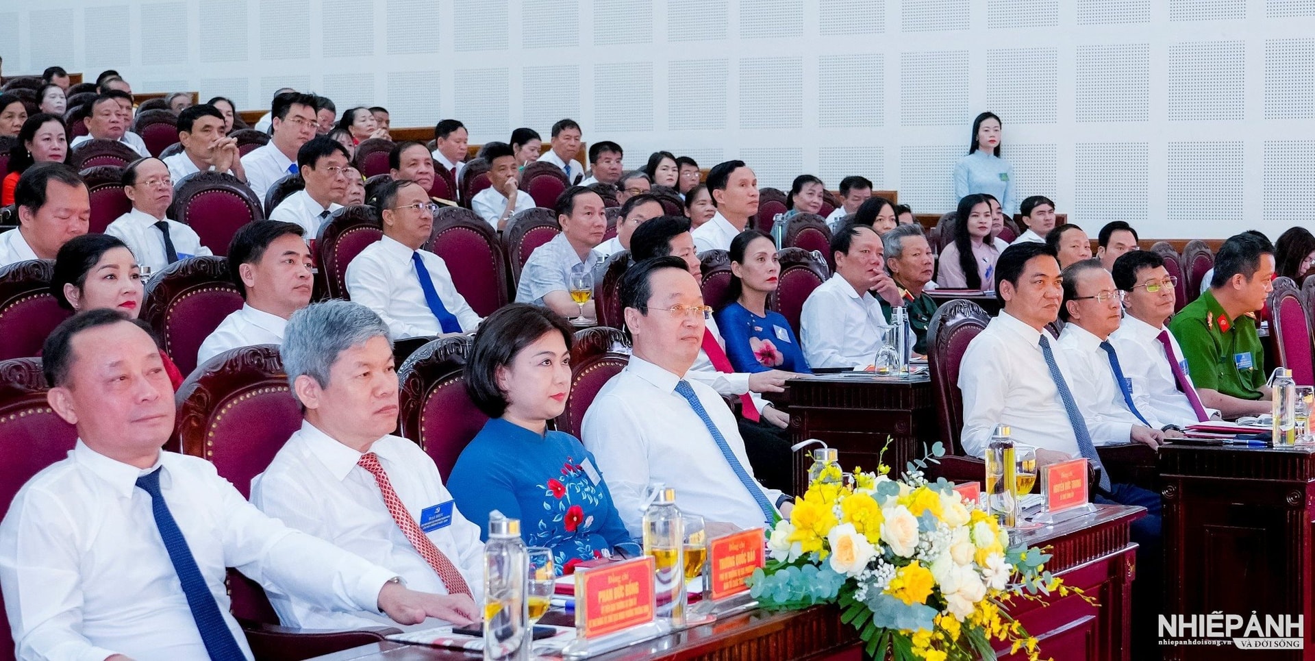 W_cac-dong-chi-dai-bieu-trung-uong-tinh-nghe-an-tham-du-dai-hoi.-anh-pham-bang...jpg