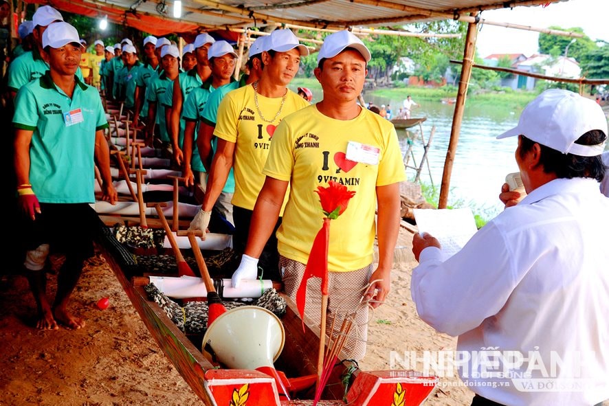 W_01-doc-loi-tuyen-the-truoc-luc-ha-thuy.jpg