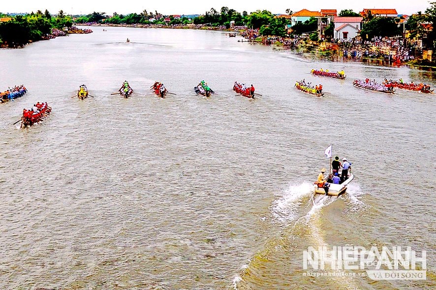W_05-tren-duong-dua-doan-qua-xa-xuan-thuy-lien-thuy.jpg