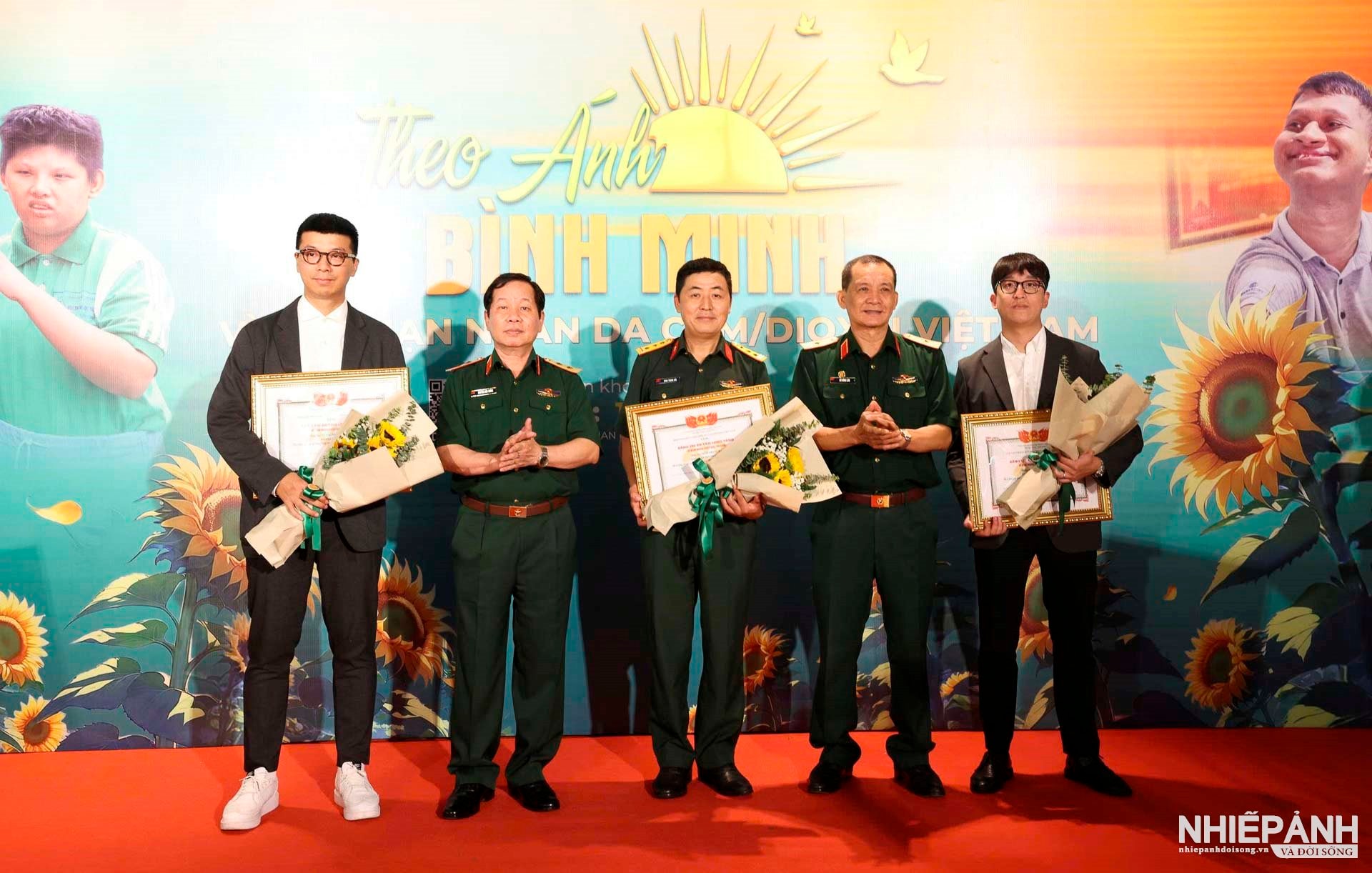 W_z6878148260168_9c5cac2a290ac84e68ff996bdcb6516c.jpg