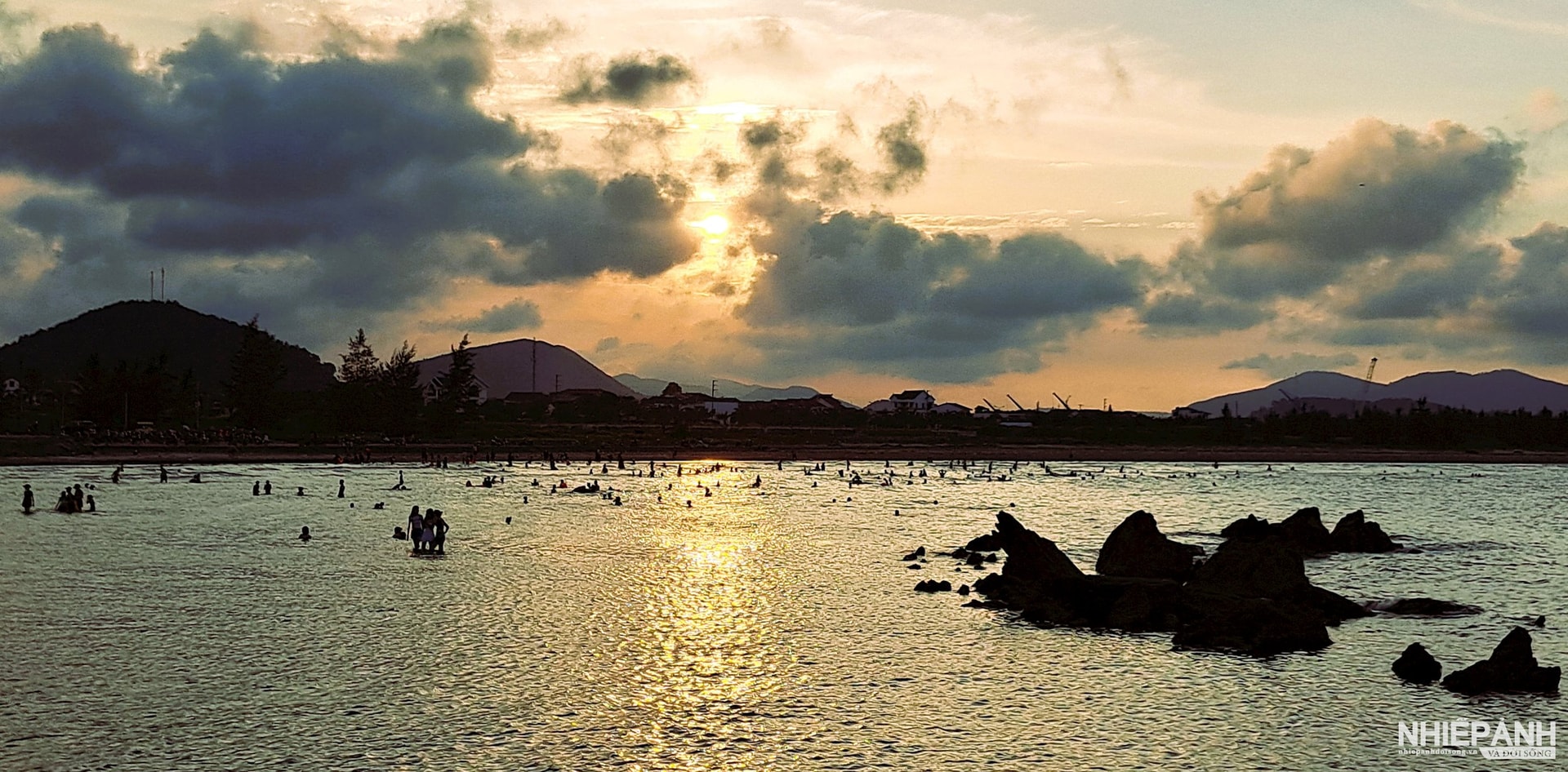 W_hoang-hon-bai-tam-phia-bac-dao-lan-chau..jpg