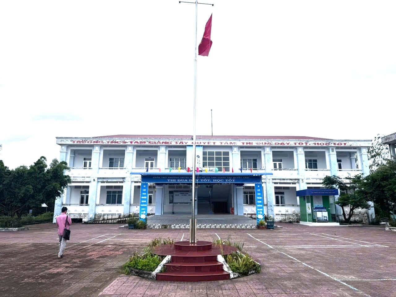 cot-co-do-tah-tam-gia-cong.jpg