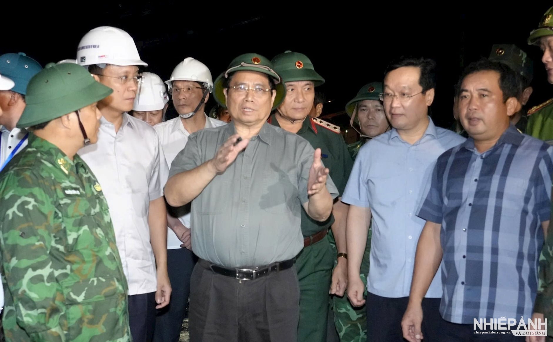 W_thu-tuong-chinh-phu-pham-minh-chinh-truc-tiep-chi-huy-cong-tac-ung-pho-voi-bao-so-5-o-nghe-an.-anh-pham-bang..jpeg