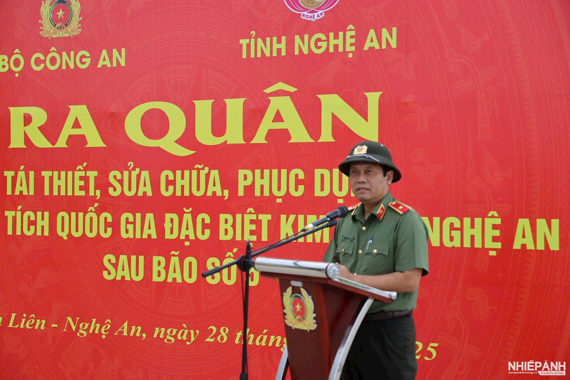 W_2.thieu-tuong-nguyen-hong-nguyen-pho-chanh-van-phong-bo-cong-an-phat-bieu-tai-le-ra-quan.jpg