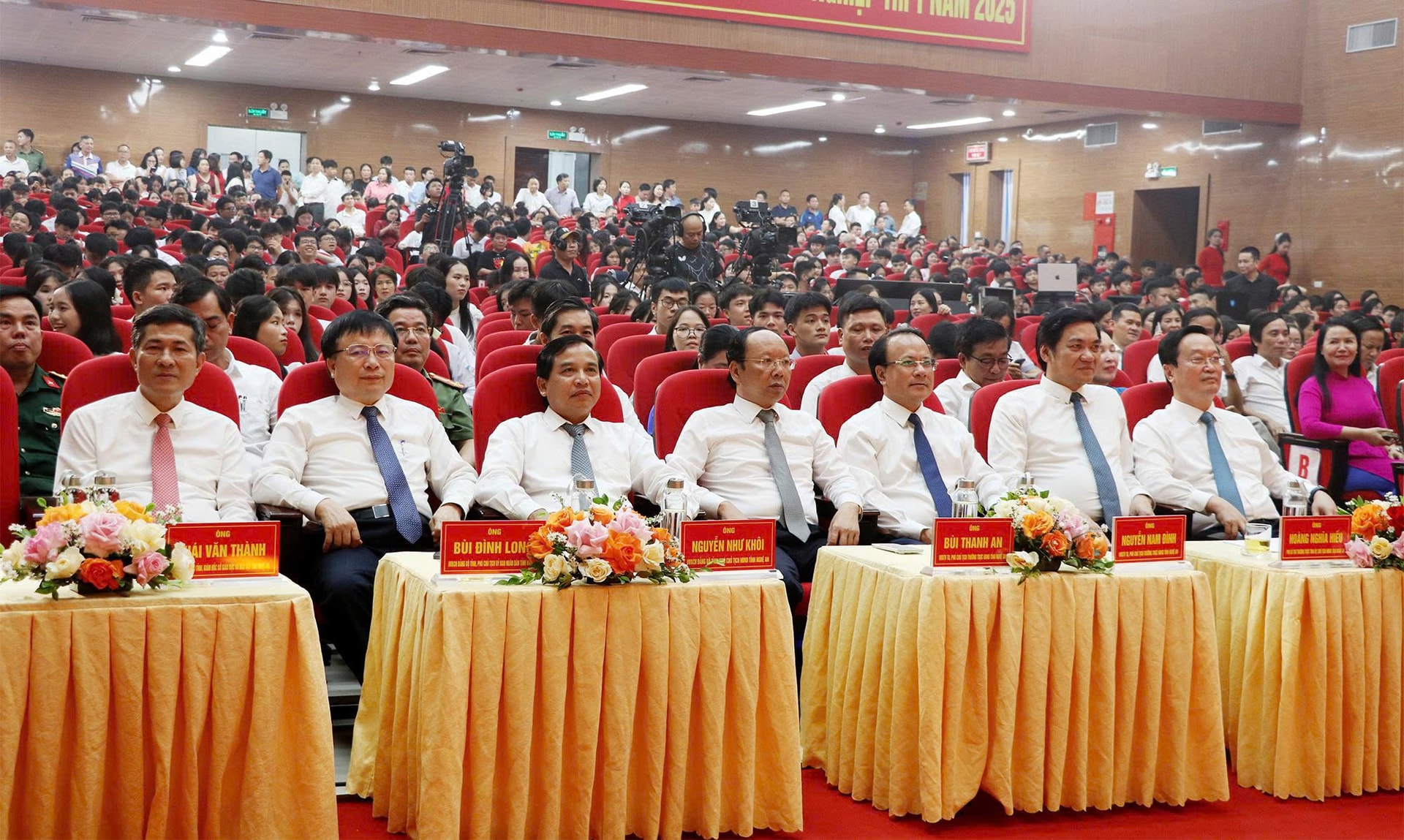 W_1.dai-bieu-tham-du-buoi-le-tuyen-duong..jpg