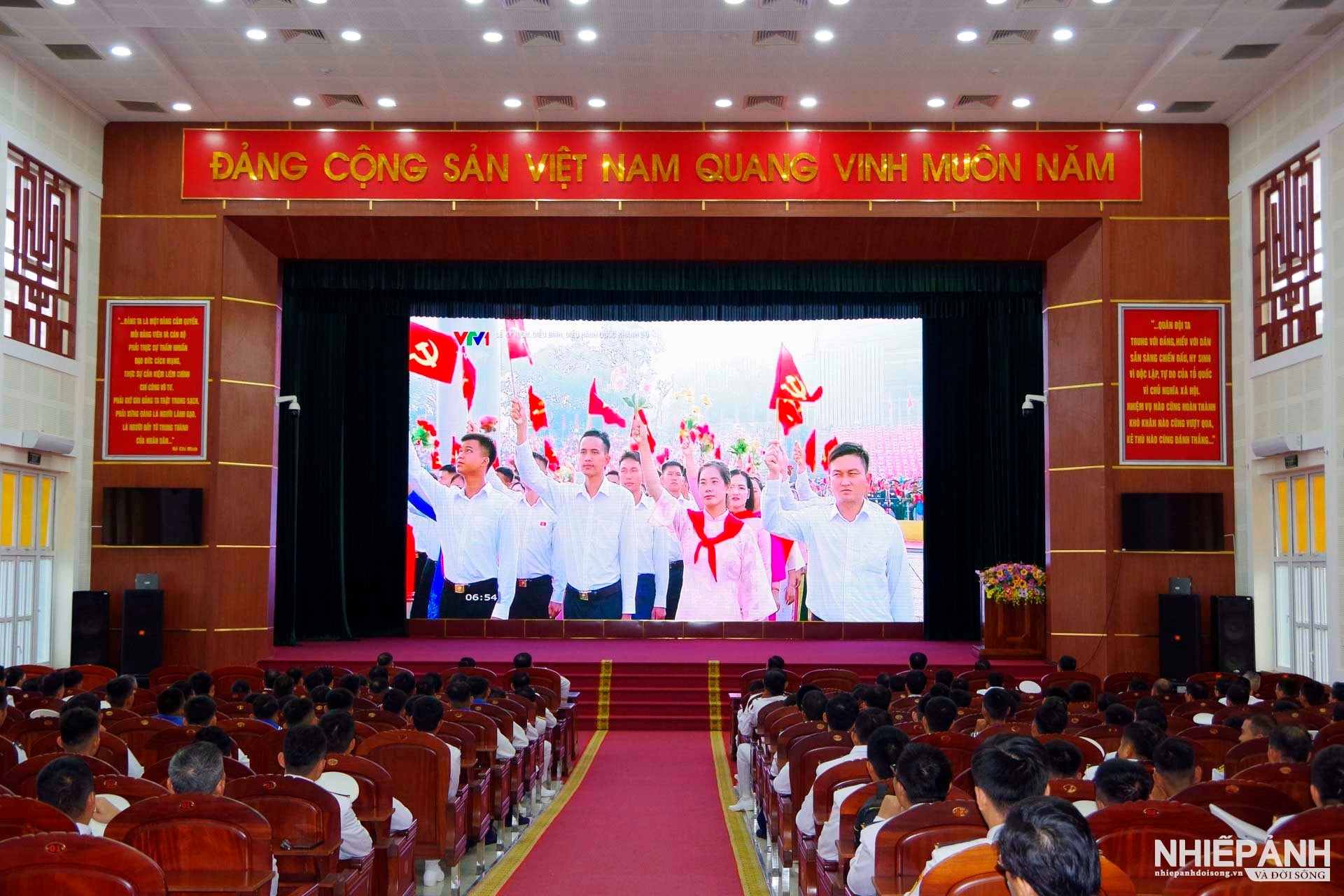 W_7.-to-chuc-xem-chuong-trinh-dieu-binh-dieu-hanh-tai-hoi-truong-vung-2.jpg