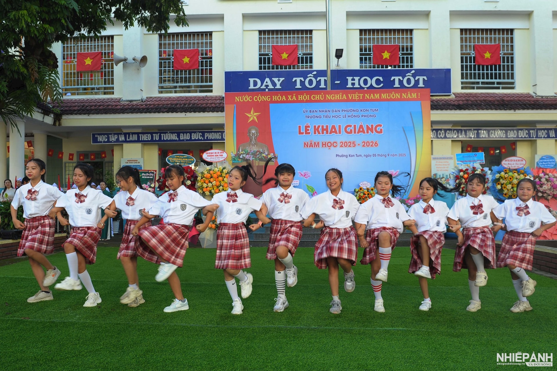 Văn nghệ khai giảng tại Trường Tiểu học Lê Hồng Phong