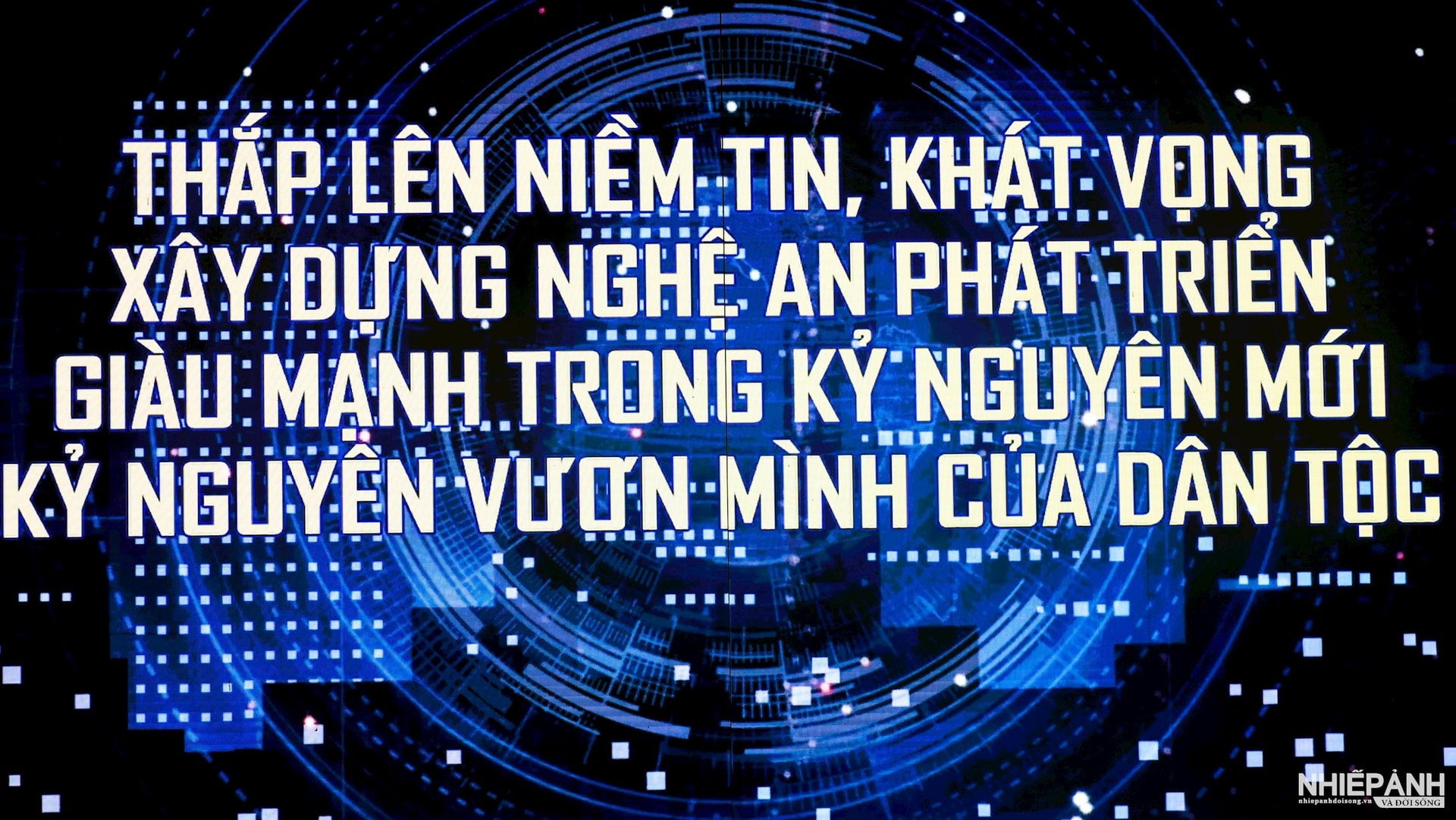 W_22pho-thu-tuong-mai-van-chinh-va-doan-cong-tac-dang-huong-tuong-niem-chu-tich-ho-chi-minh-tai-khu-di-tich-kim-lien..jpg