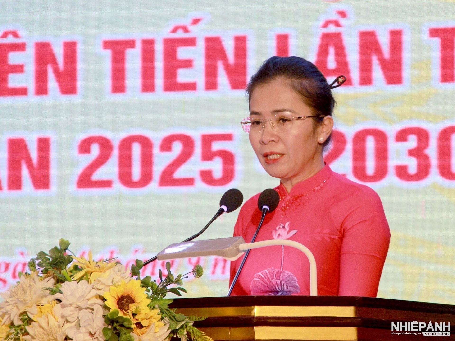 W_3.dong-chi-vo-thi-minh-sinh-pho-bi-thu-tinh-uy-chu-tich-uy-ban-mttq-viet-nam-tinh-truong-doan-dai-bieu-quoc-hoi-tinh-nghe-an-phat-bieu-tai-hoi-nghi.jpg