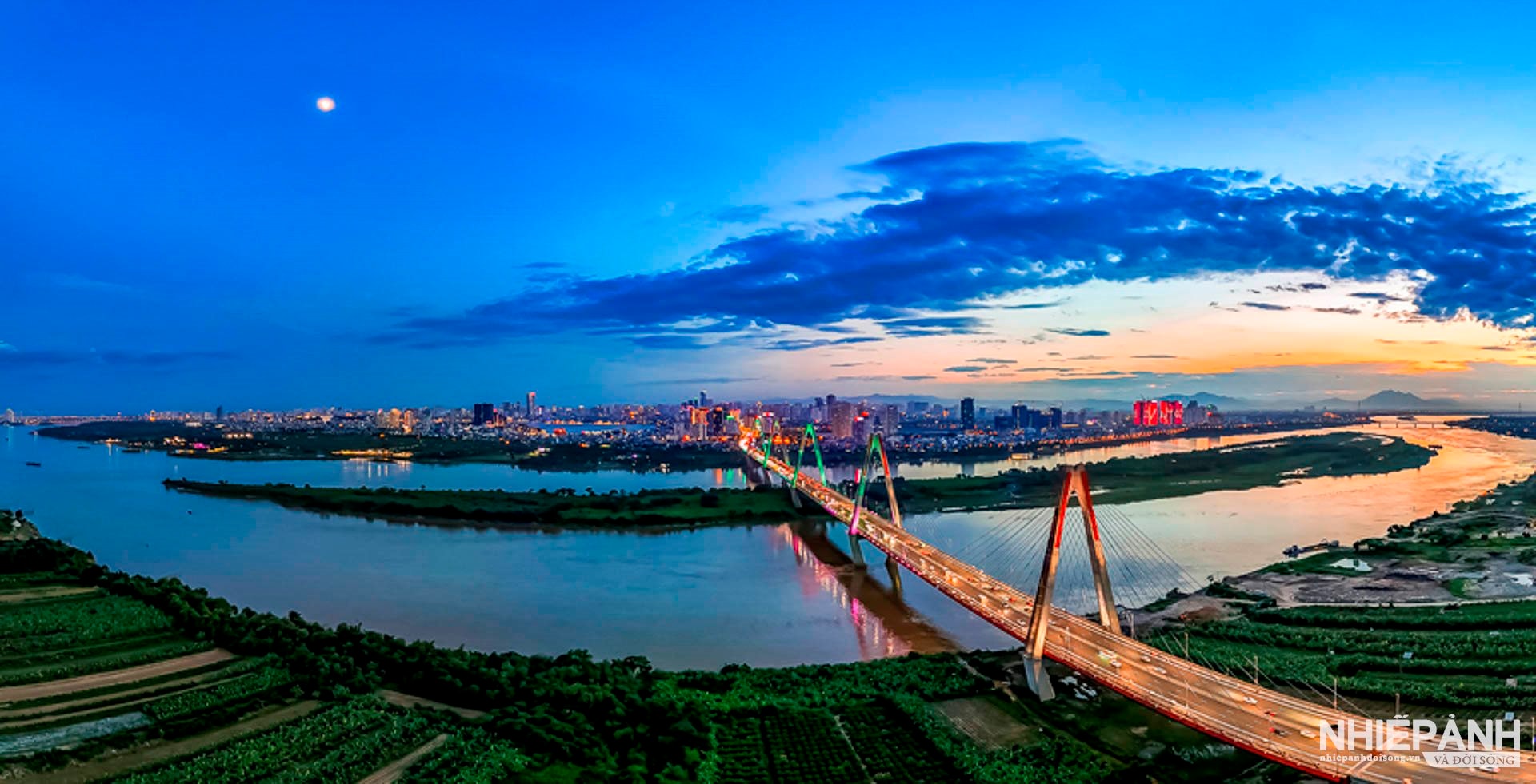W_33-tbtl-ly-khang-dem-trang-song-hong.jpg