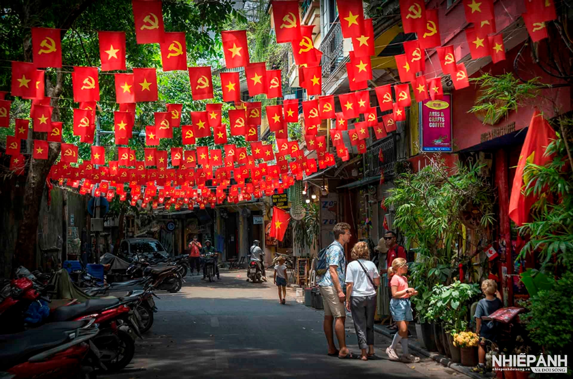 W_37-tbtl-nguyen-duc-toan-du-khach-yeu-ngo-nho-ha-noi.jpg