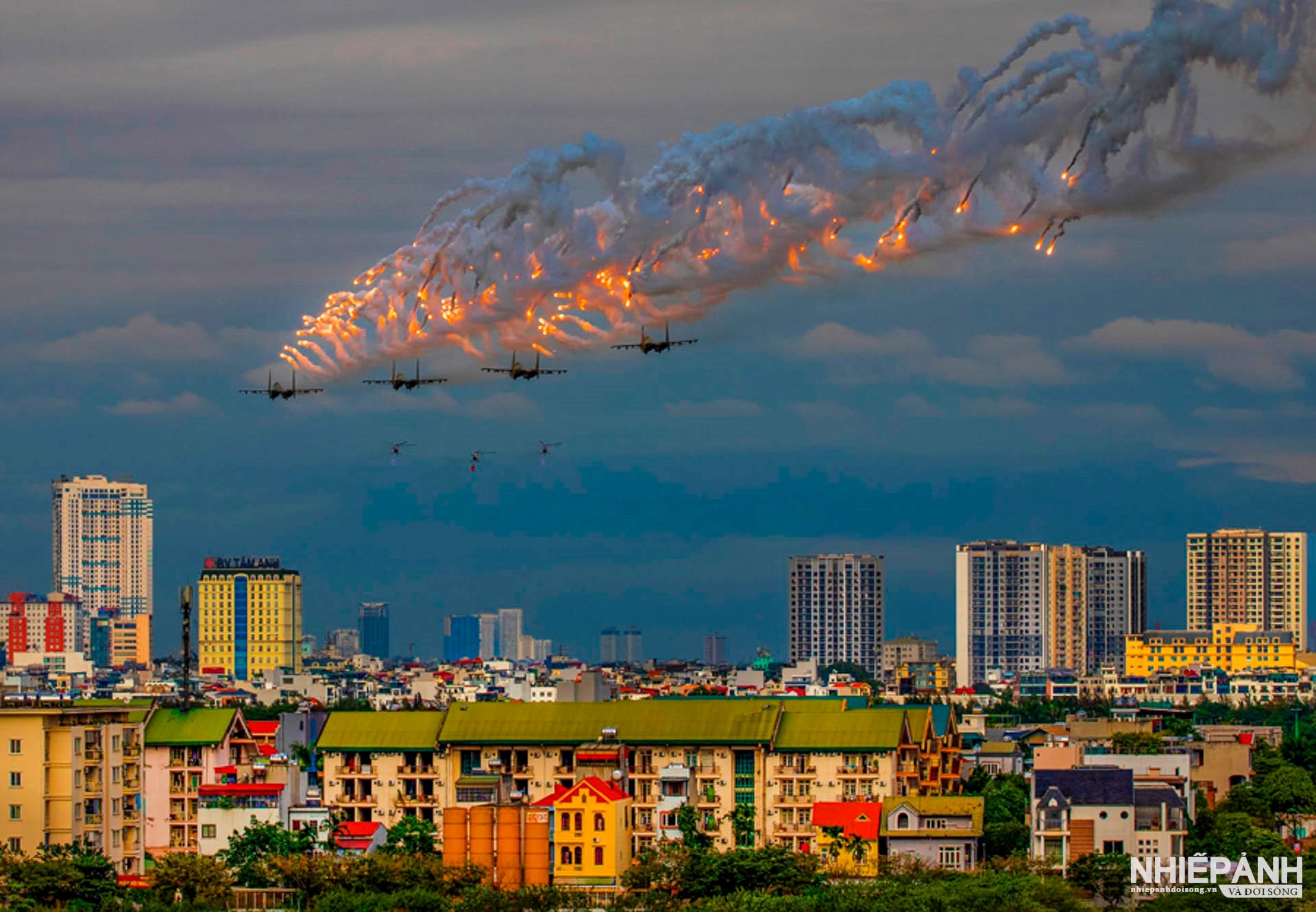 W_5-hcd-dao-kim-thanh-man-trinh-dien-tha-bay-nhiet-cua-may-bay-tiem-kich-su-30.jpg