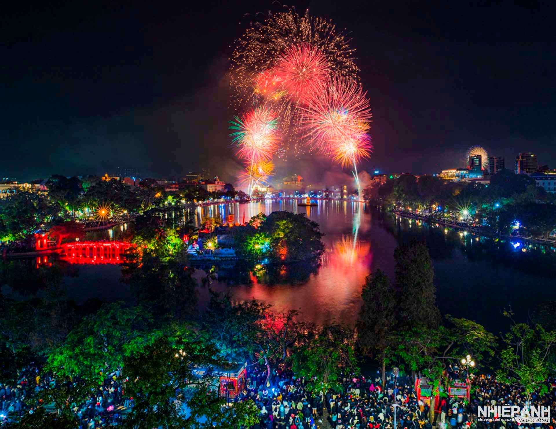 W_7-kk-dao-kim-thanh-ha-noi-don-chao-nam-moi.jpg