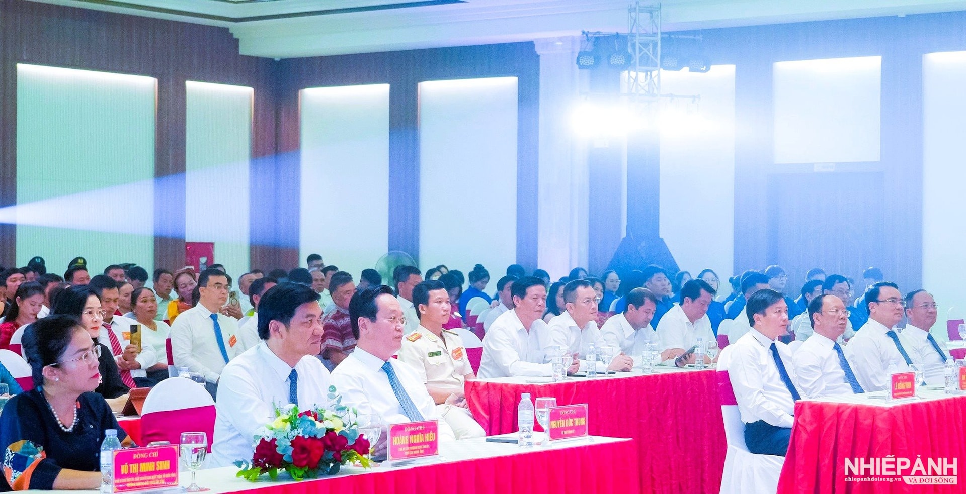 W_1.cac-dong-chi-lanh-dao-tinh-du-chuong-trinh.jpg