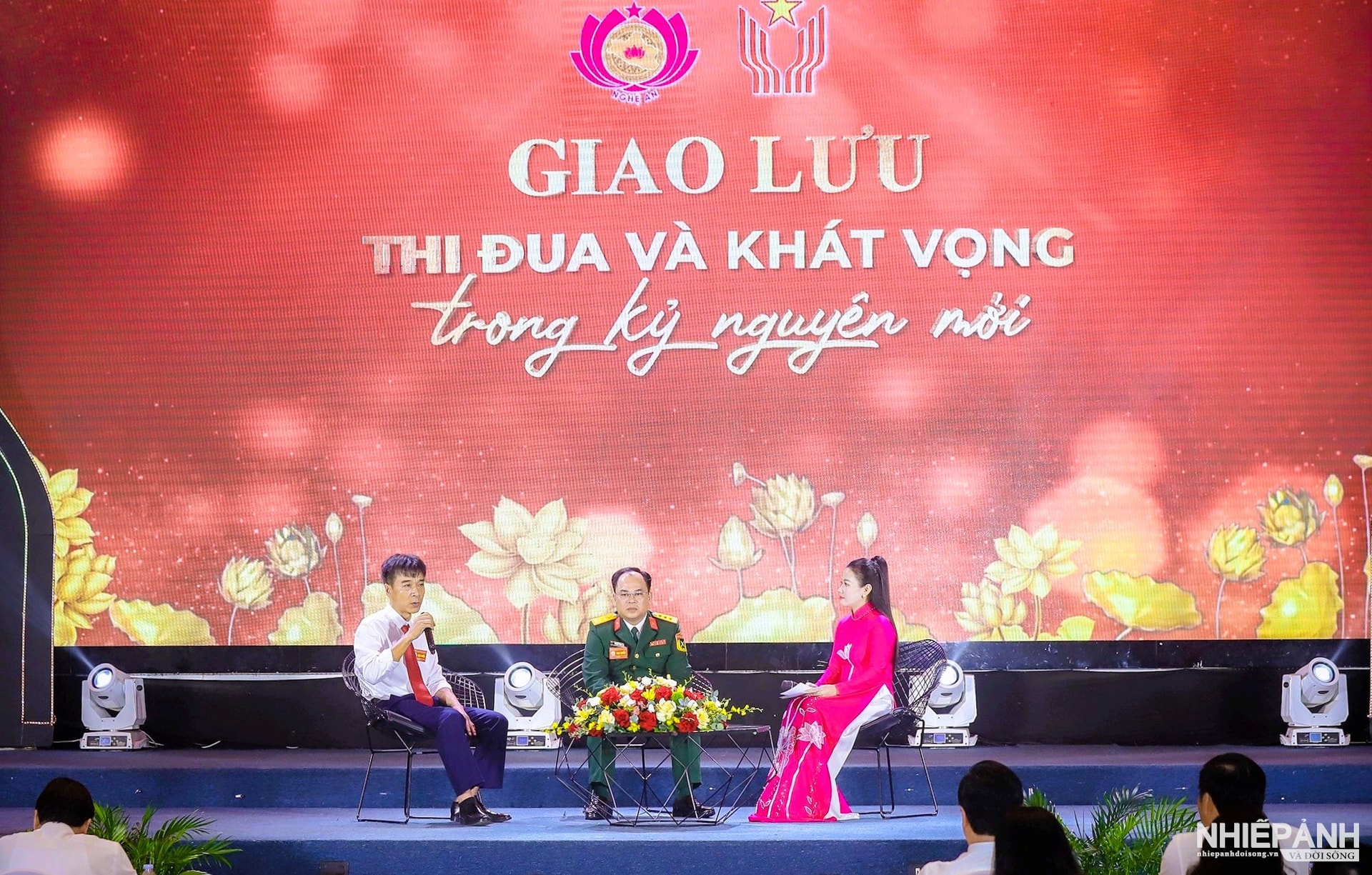 W_bao-ngo-nhat-lan-bao-va-phat-thanh-truyen-hinh-nghe-an-chia-se-tai-chuong-trinh-giao-luu-dien-hinh-tien-tien.-anh-thanh-duy..jpg