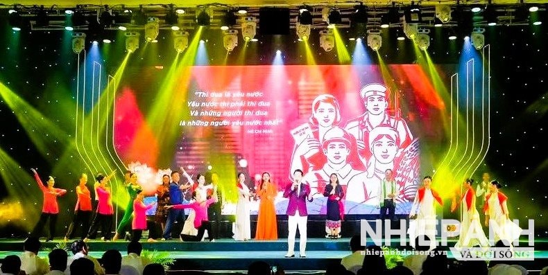 W_chuong-trinh-van-nghe-tai-buoi-giao-luu.jpg