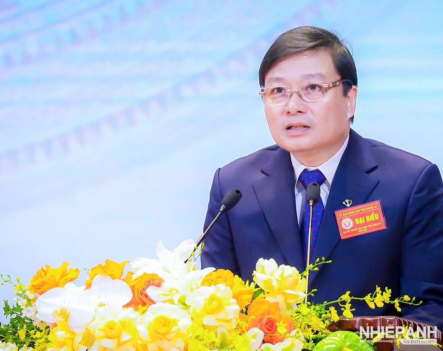 W_dong-chi-le-hong-vinh-pho-bi-thu-tinh-uy-chu-tich-ubnd-tinh-chu-tich-hoi-dong-thi-dua-khen-thuong-tinh-phat-dong-phong-trao-thi-dua.jpg