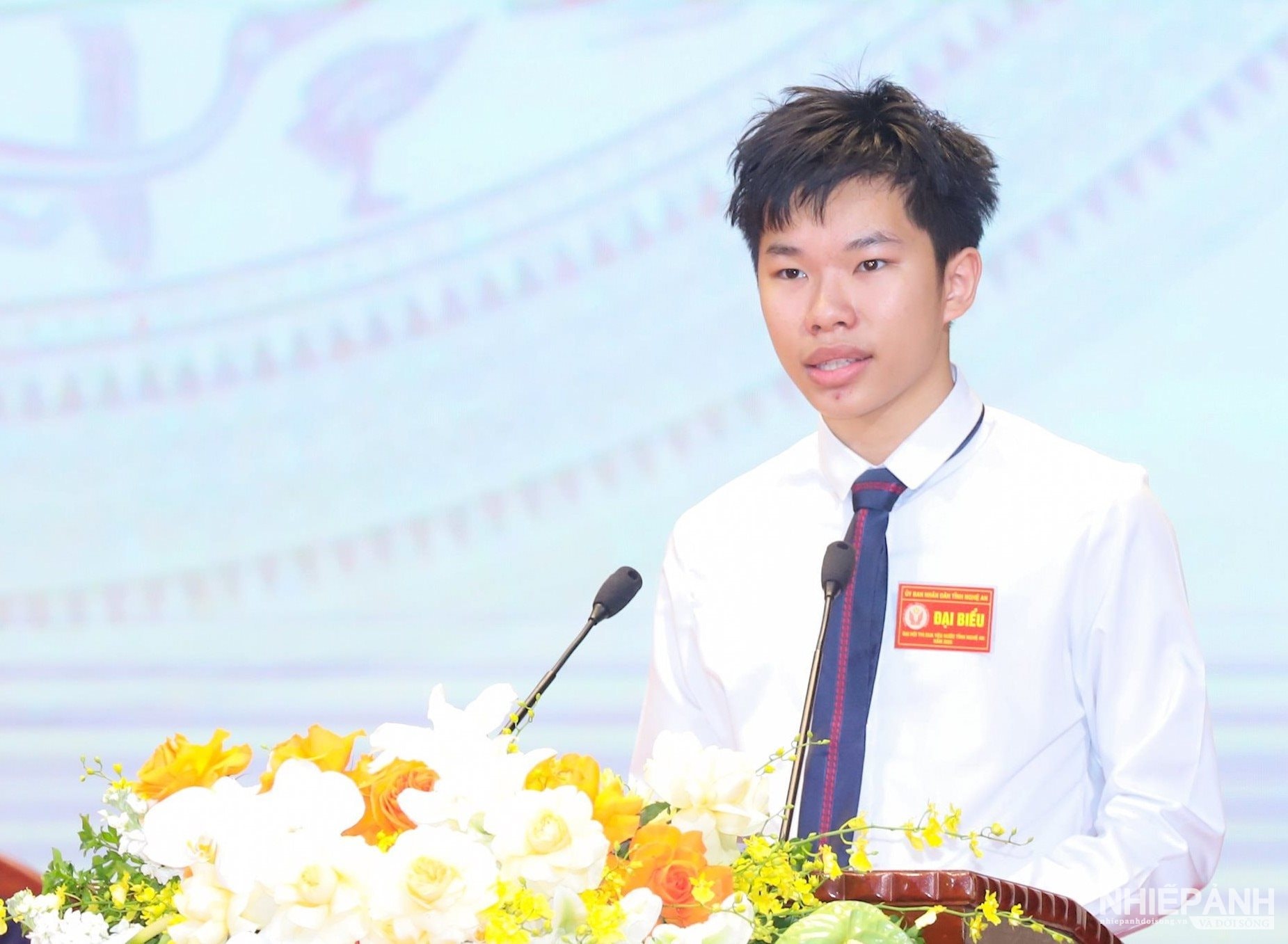 W_em-nguyen-the-quan-cuu-hoc-sinh-truong-thpt-chuyen-phan-boi-chau-phat-bieu-tham-luan..jpg