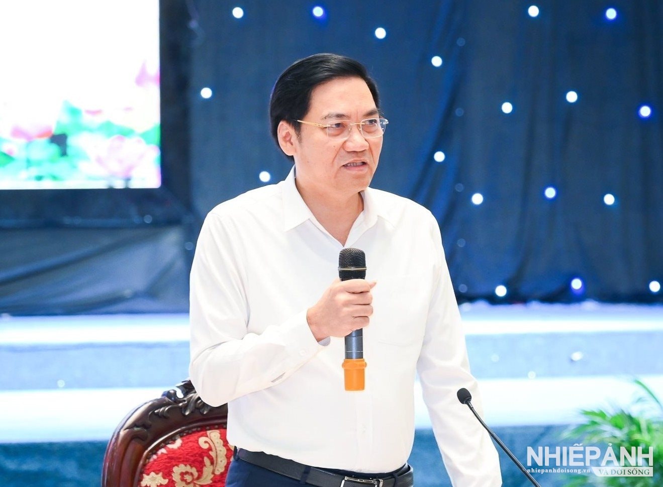 W_dong-chi-hoang-nghia-hieu-pho-bi-thu-thuong-truc-tinh-uy-chu-tich-hdnd-tinh-dieu-hanh-cuoc-hop-bao..jpg