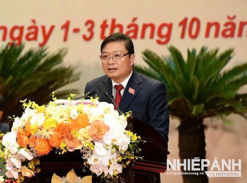 W_dong-chi-le-hong-vinh-pho-bi-thu-tinh-uy-chu-tich-ubnd-tinh-nghe-an-trinh-bay-tom-tat-bao-cao-chinh-tri-dai-hoi-dai-bieu-dang-bo-tinh-nghe-an-lan-thu-xx-nhiem-ky-2025-2030.jpg