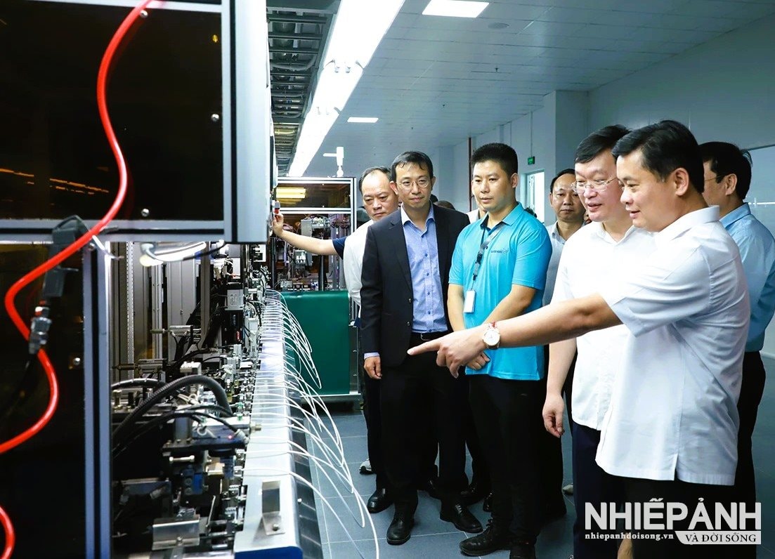 W_nha-may-lux-share-ict-o-khu-cong-nghiep-vsip-nghe-an..jpg