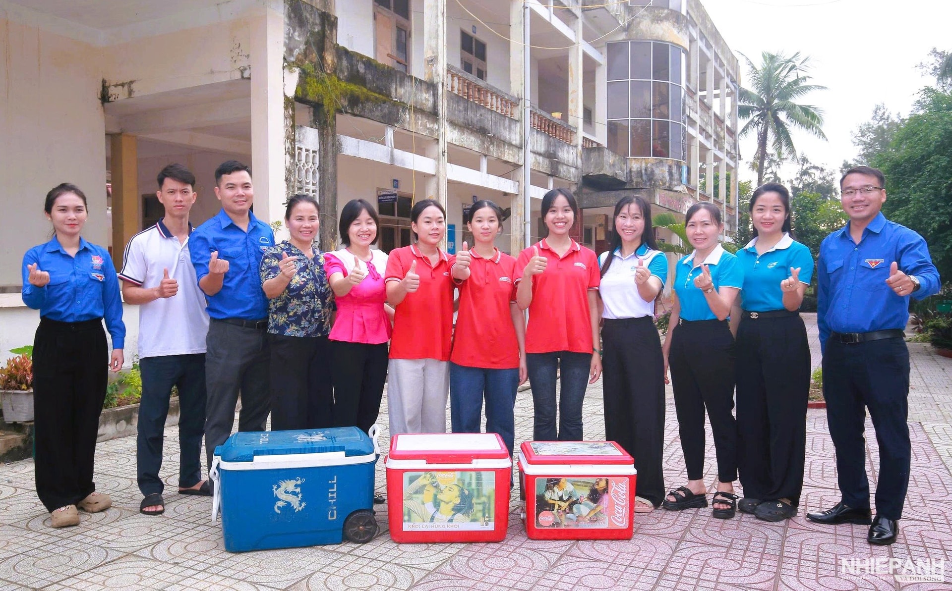W_1.nha-hang-anh-duong-dtn-hoi-phu-nu-phuong-tan-mai-trao-tang-bat-chao-yeu-thuong-tai-khu-cham-soc-dac-biet-benh-vien-phong-da-lieu-trung-uong-quynh-lap..jpg