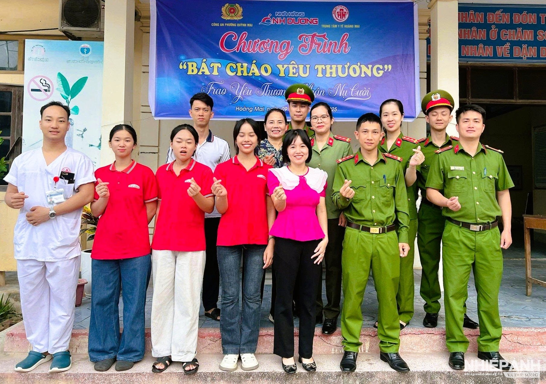 W_10.nha-hang-anh-duong-doan-tn-cong-an-phuong-quynh-mai-hoi-phu-nu-phuong-quynh-mai-da-trao-120-suat-chao-sua-den-bv-dang-dieu-tri-tai-trung-tam-y-te-benh-vien-hoang-mai-..jpg