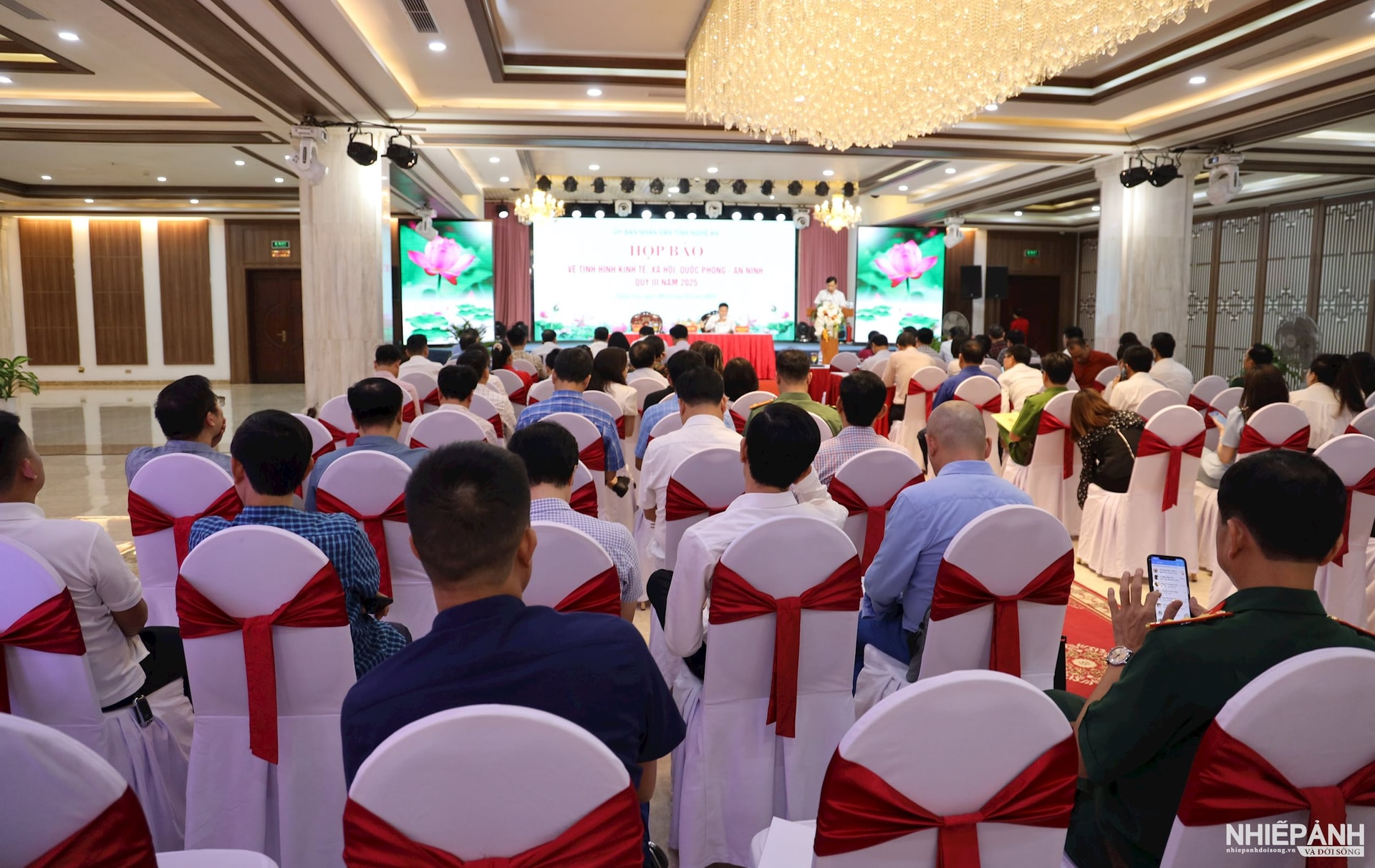 W_a.-toan-canh-cuoc-hop-bao-ubnd-tinh-nghe-an.jpg